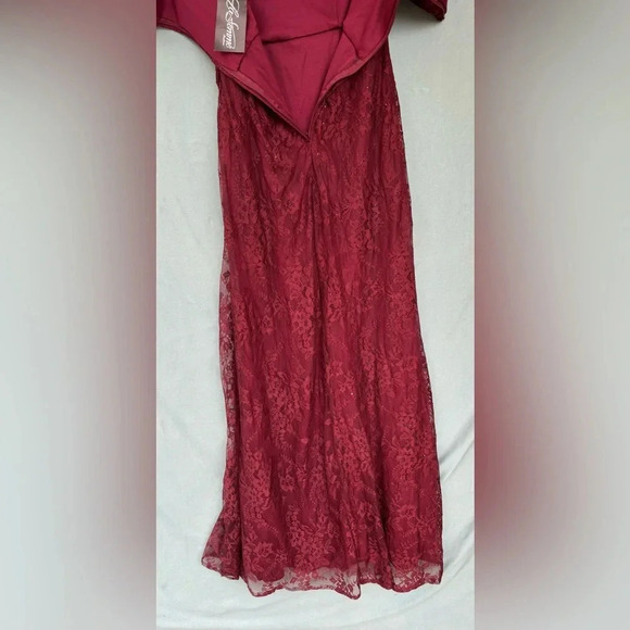 NWT La Femme sz 6 27982 Portrait Neck Lace Gown Burgundy Red Pleat Long Formal - Picture 8 of 9